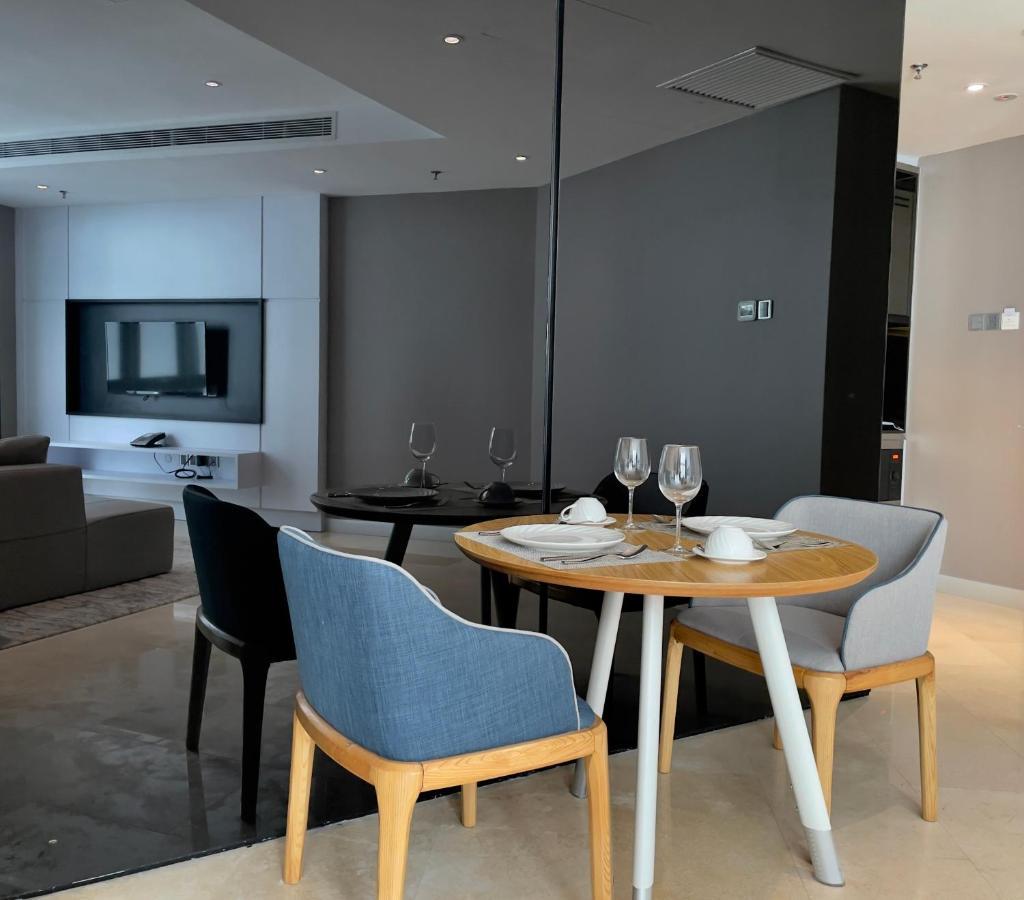 Fraser Place Puteri Harbour Nusajaya  Eksteriør billede A dining room in a condominium