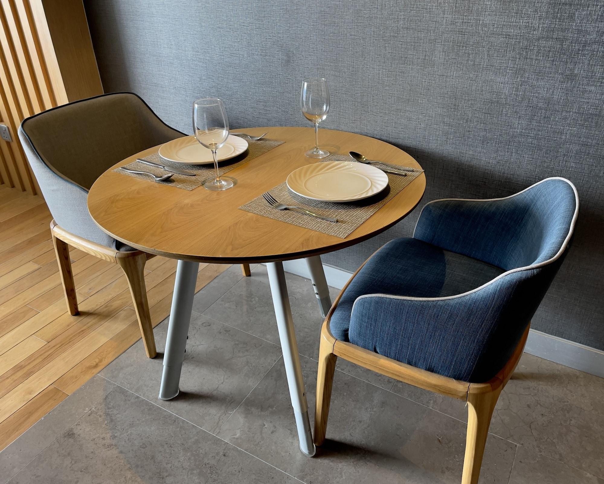 Fraser Place Puteri Harbour Nusajaya  Eksteriør billede A table and two chairs