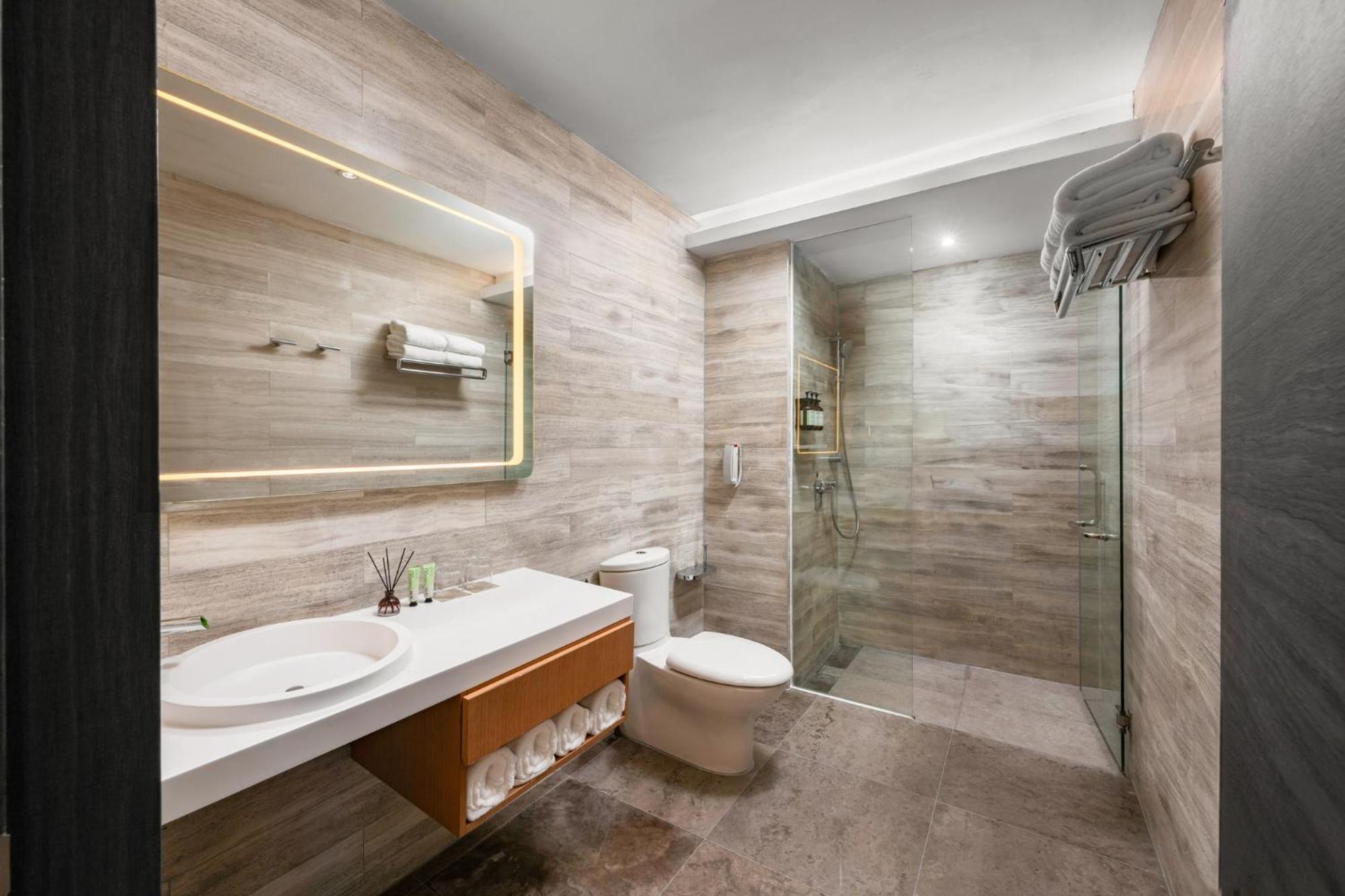 Fraser Place Puteri Harbour Nusajaya  Eksteriør billede Bathroom