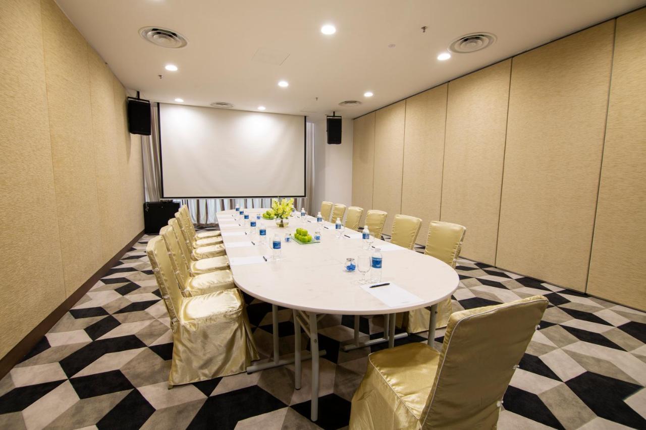 Fraser Place Puteri Harbour Nusajaya  Eksteriør billede Meeting room
